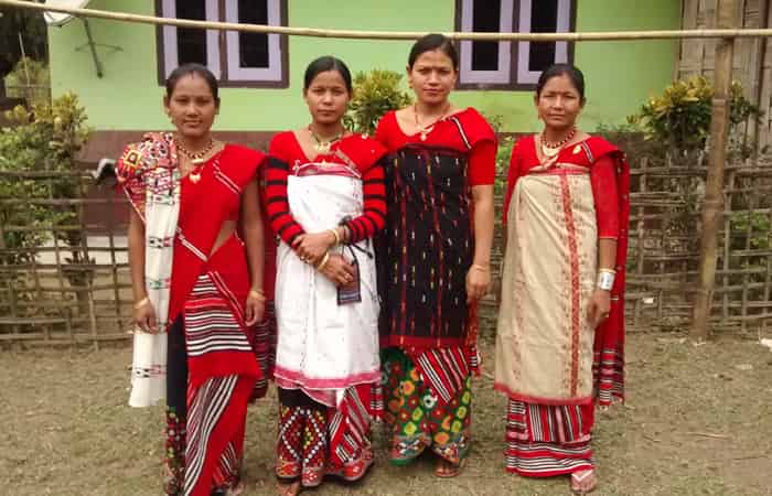 Premium Vector | Cartoon assamese women doing bihu or folk dance on white  background.